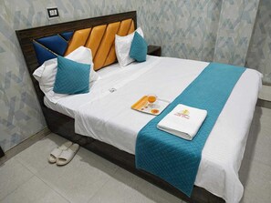 1 bedroom, bed sheets