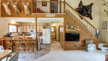 House (3 Bedrooms) | Interior