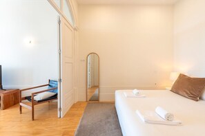 1 chambre, fer et planche à repasser, accès au Wi-Fi (inclus)
