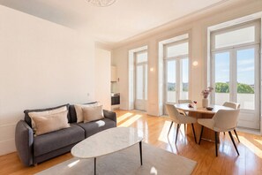 Smart TV - Modern Charming Loft with balcony in central Porto by Lisbeyond (Porto)