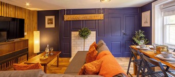 Welcome to The Bolt Hole, a charming one-bedroom apartment sleeping up to three guests, set within a handsome Georgian townhouse in the heart of Whitby, dog friendly.<br>Leesholme is a Grade II listed Georgian building.