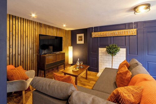 Welcome to The Bolt Hole, a charming one-bedroom apartment sleeping up to three guests, set within a handsome Georgian townhouse in the heart of Whitby, dog friendly.<br>Leesholme is a Grade II listed Georgian building.