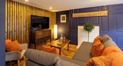 Welcome to The Bolt Hole, a charming one-bedroom apartment sleeping up to three guests, set within a handsome Georgian townhouse in the heart of Whitby, dog friendly.<br>Leesholme is a Grade II listed Georgian building.