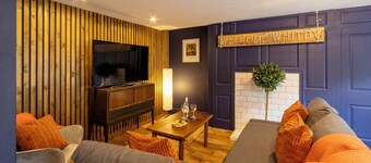 Welcome to The Bolt Hole, a charming one-bedroom apartment sleeping up to three guests, set within a handsome Georgian townhouse in the heart of Whitby, dog friendly.<br>Leesholme is a Grade II listed Georgian building.