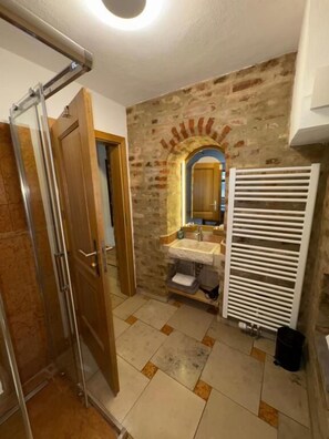 Kostenlose Toilettenartikel, Haartrockner, Handtücher, Seife