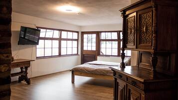 Triple Room | Desk, free WiFi, wheelchair access