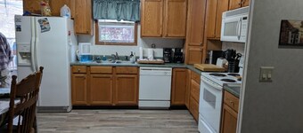 MARS HILL HIDEOUT. 3/2manufactured home with AC /heat. Near Mars Hill University