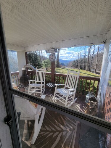 MARS HILL HIDEOUT. 3/2manufactured home with AC /heat. Near Mars Hill University