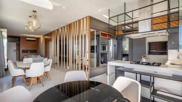 Basic Apartment | Dining