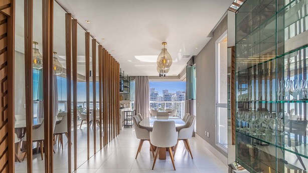 A modern dining area with a glass partition, a round table, and chairs. - Sophisticated Stay 200m From Praia Brava - EHI (Itajai)