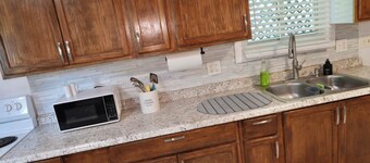 Charming 2-bedroom house in serene Lake Katrine with AC