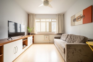 基础公寓 | 起居区