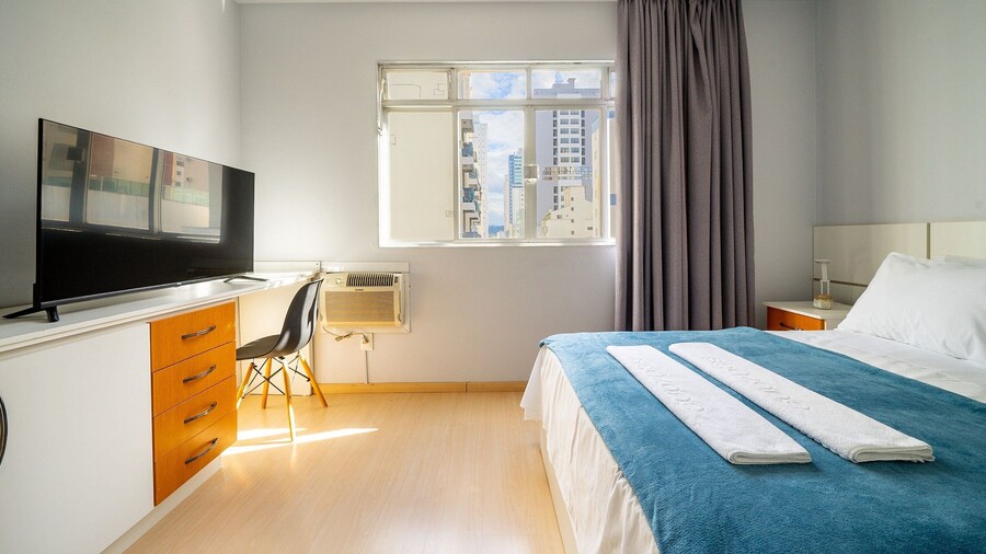 Well Equipped apt in BC Center 300m fr/ sea Ecp055