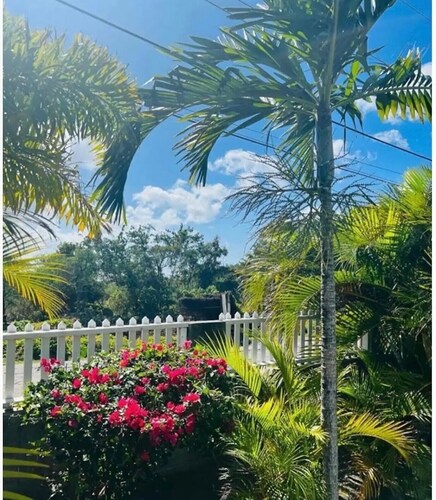 Tranquil 3-bedroom house with AC in Saint John Figtree Parish