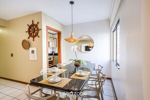 Dining - 3BR apt w/ Balcony, 150m to sea Meia Praia Eis305 (Itapema)