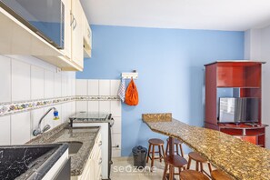 Private kitchen - Beachfront Apartment in BC Great Location Eit302 (Balneário Camboriú)