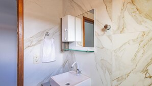Basic Apartment | Bathroom | Shower - Beachfront Apartment in BC Great Location Eit302 (Balneário Camboriú)