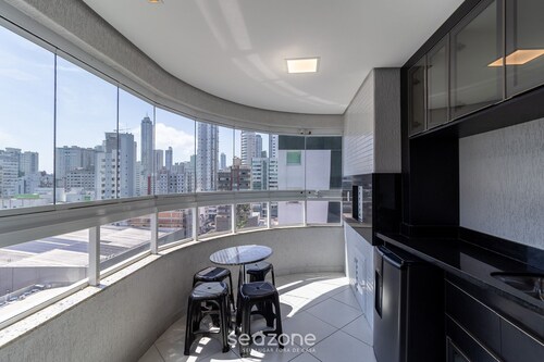 Aprt w Balcony 600m fr the Coast Centro BC Ejf0702