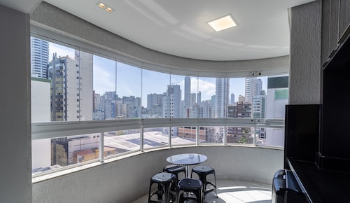 Aprt w Balcony 600m fr the Coast Centro BC Ejf0702