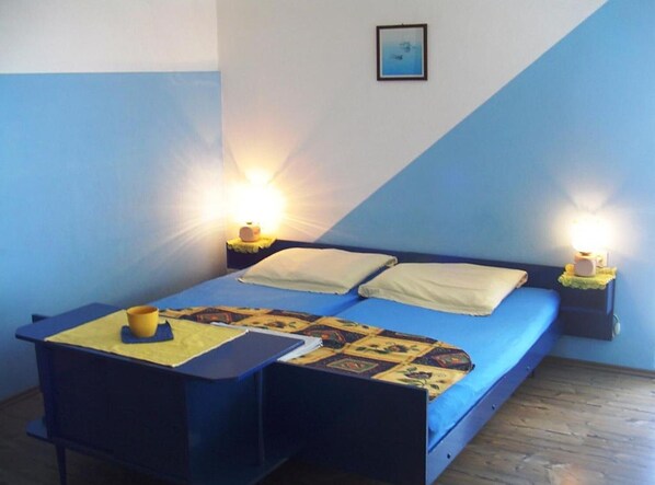 1 habitación, acceso a internet y ropa de cama
