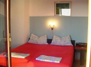 1 bedroom, internet, bed sheets