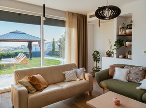 Fernseher, Videospiele, Tischtennisplatte