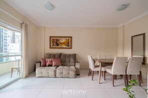 Basic Apartment | Interior - Apto próximo ao mar c/ churrasq. 3 qts ELM701 (Balneário Camboriú)