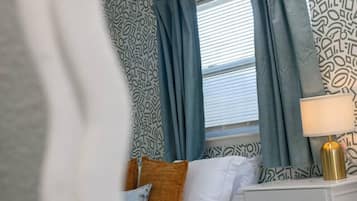 Desk, WiFi, bed sheets