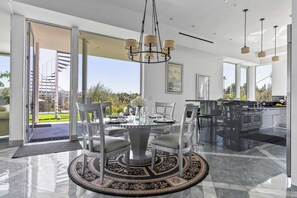 Villa (5 Bedrooms) | Belső rész
