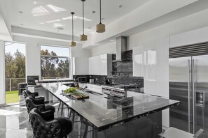 Villa (5 Bedrooms) | Interior - Luxe LA Escape w/ Pool, Views & Game Room Alta Vista Estate by Avantstay (Woodland Hills)