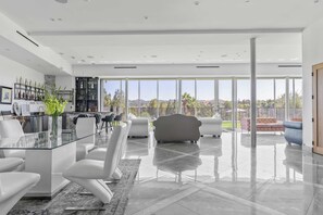 Villa (5 Bedrooms) | Interior