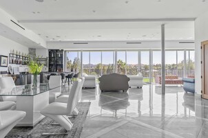 Villa (5 Bedrooms) | Interior