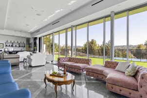 Villa (5 Bedrooms) | Interior