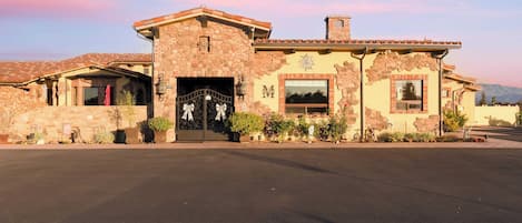 Fachada de la propiedad