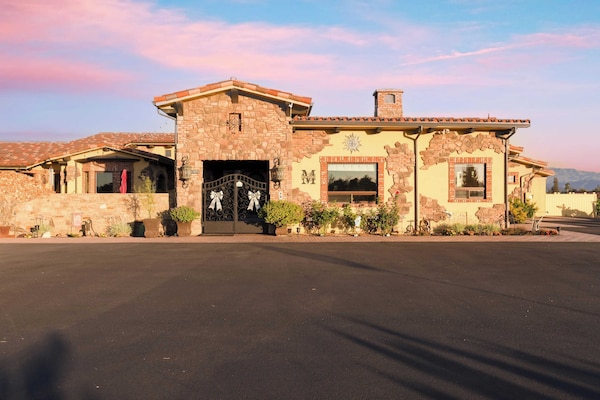 Soaking Tub, Vineyard Views & Wine Trail Access The Casita At Vines Estate By Avantstay - Mount Palomar Winery, Temecula
