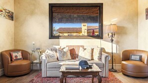 Interior - Soaking Tub, Vineyard Views & Wine Trail Access The Casita at Vines Estate by Avantstay (Temecula)