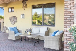 House (2 Bedrooms) | Interior - 2 Homes in Bella Vista Rd by Avantstay Sleeps 8, Vineyard Views, Patios & Fireplace in Temecula Wine Trail (Temecula)