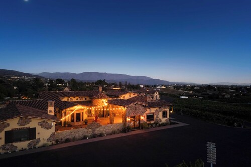 2 Homes in Bella Vista Rd by Avantstay Sleeps 8, Vineyard Views, Patios in Temecula Wine Trail
