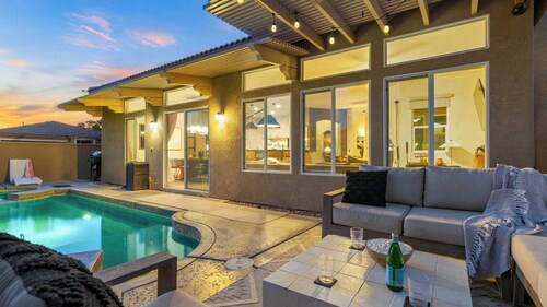 Designer Desert Oasis w/ Pool, Hot Tub, Outdoor Lounge The Riley by Avantstay