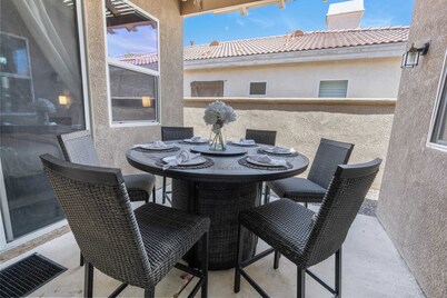 Designer Desert Oasis w/ Pool, Hot Tub, Outdoor Lounge The Riley by Avantstay