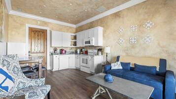 ํ์ฐ์ค (1 Bedroom) | ๋ด๋ถ