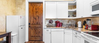 New-build Temecula Villa With King Suite, Fireplace & Vineyard Views The Villa by Avantstay