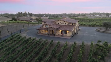 ํ์ฐ์ค (1 Bedroom) | ๋ด๋ถ