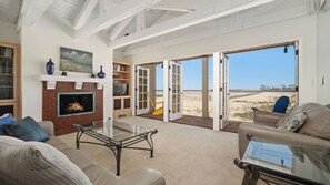 Interior - Oceanfront Home Walk to Balboa Pier + Scenic Views Balboa Peninsula Point by Avantstay (Newport Beach)