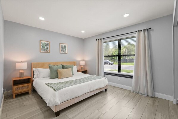 2 bedrooms, desk, iron/ironing board, WiFi