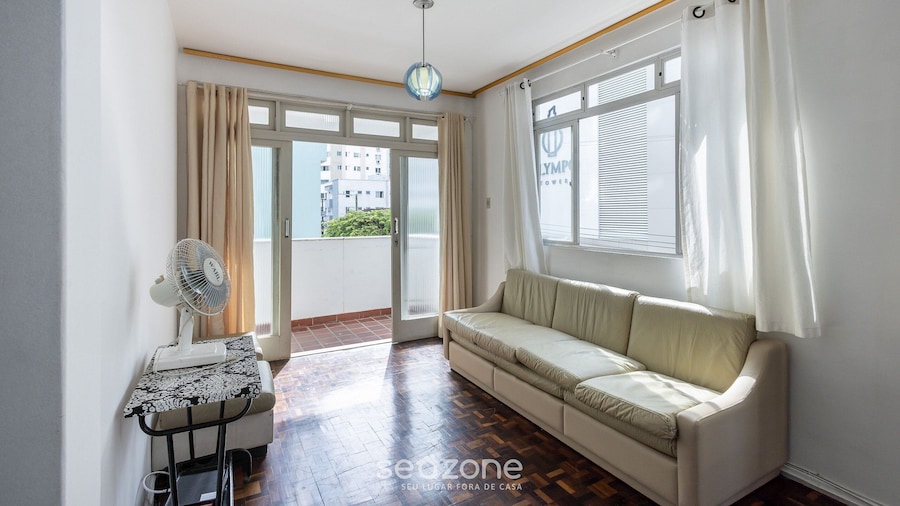 位于BC中心,距海滩260米,带阳台的公寓 Elo0207