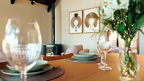 Cabana Deluxe, vistes a la muntanya | Zona de menjador de l'habitació
