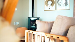 Deluxe Cabin, Mountain View | Living area