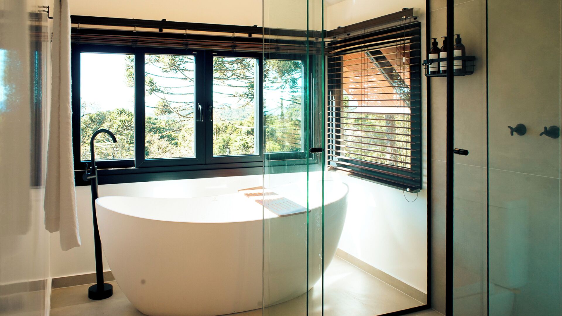 Superior Cabin, Courtyard View | Bathroom