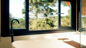 Cabana superior, vistes al pati | Bany